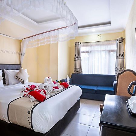 Chambai Hotel Найваша Екстер'єр фото